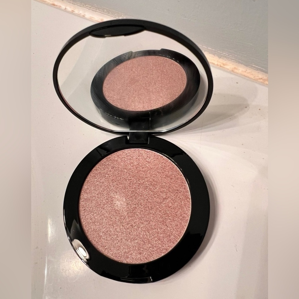 Younique Touch Fusion Highlighter—Blushing  BNIB